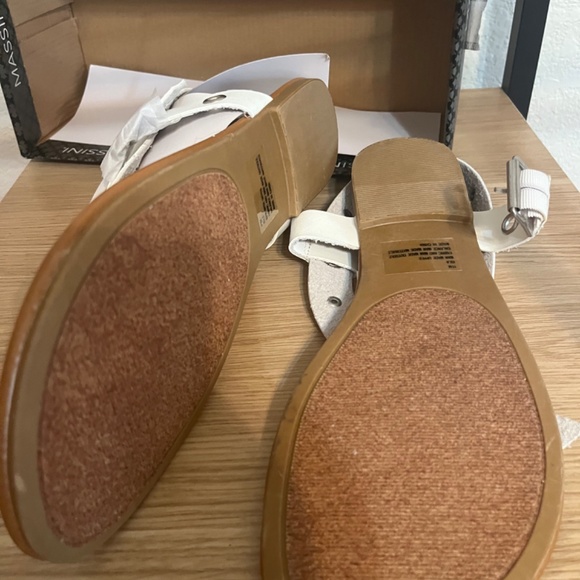 White strappy sandal - Picture 2 of 3